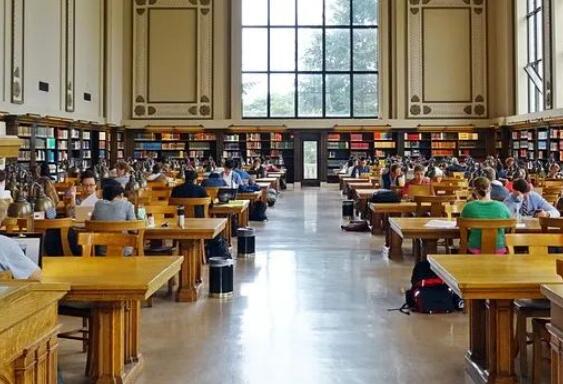 美国私立大学 VS 公立大学，留学生究竟该怎么选？